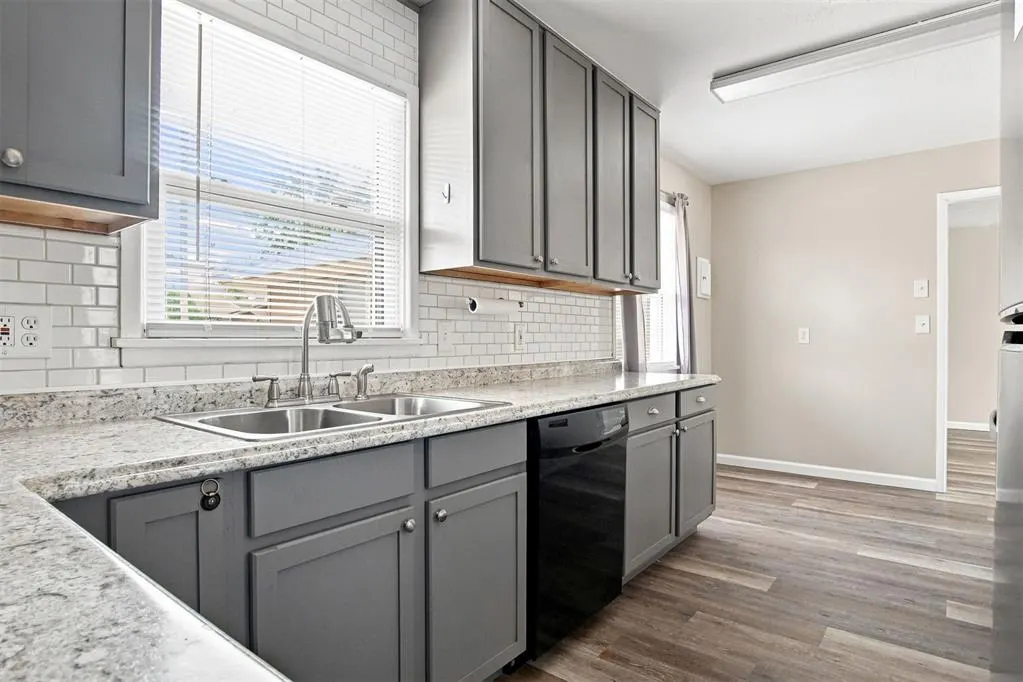 Photo 13 — 209 W Glenhaven Drive, Oklahoma City, OK 73110