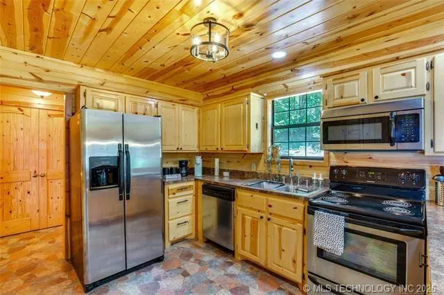 Photo 6 — 3859 W Lake, Fort Towson, OK 74735