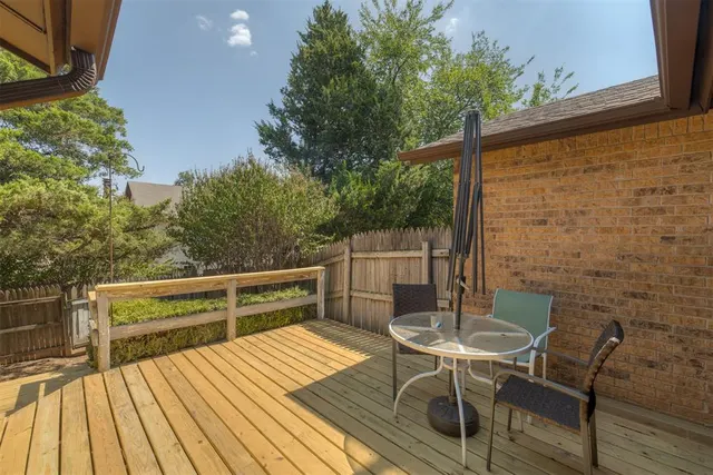 Photo 5 — 716 Stonecroft Circle, Edmond, OK 73034