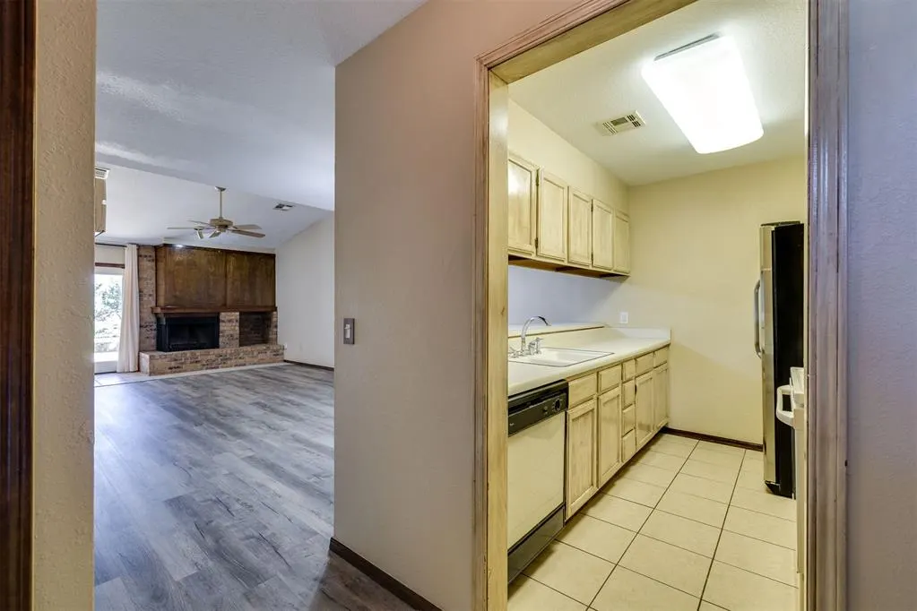 Photo 9 — 716 Stonecroft Circle, Edmond, OK 73034