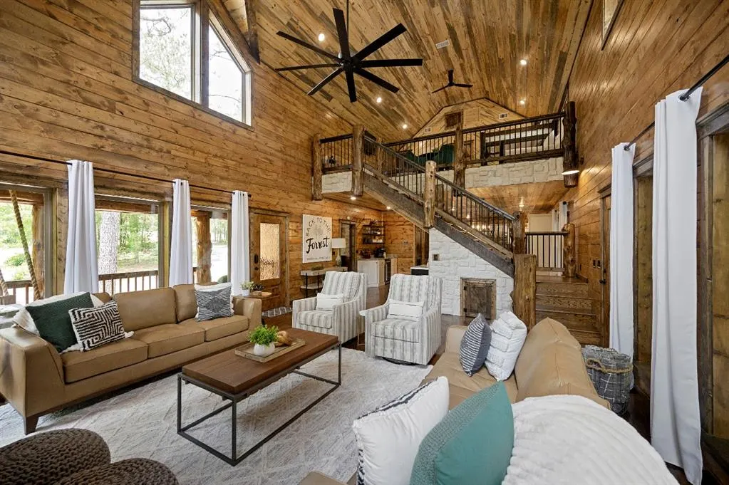 Photo 2 — 123 KING PINE Lane, Broken Bow, OK 74728