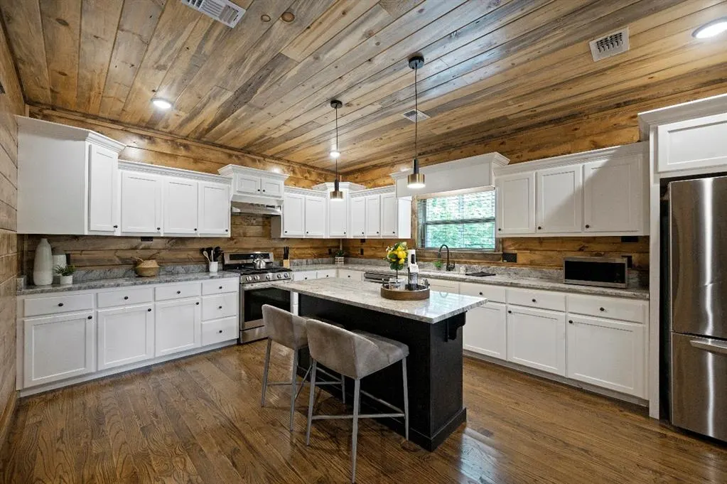 Photo 7 — 123 KING PINE Lane, Broken Bow, OK 74728