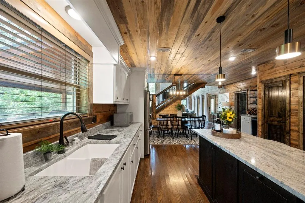 Photo 8 — 123 KING PINE Lane, Broken Bow, OK 74728
