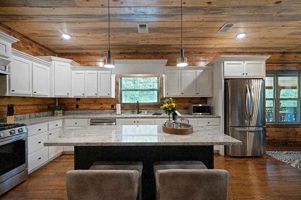Photo 9 — 123 KING PINE Lane, Broken Bow, OK 74728