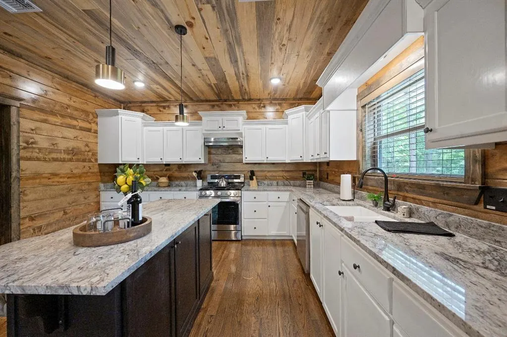 Photo 10 — 123 KING PINE Lane, Broken Bow, OK 74728