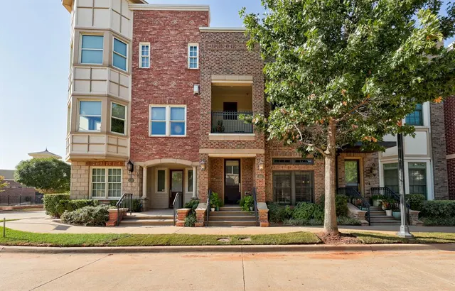 Photo 2 — 418 NE 1st Street, Oklahoma City, OK 73104