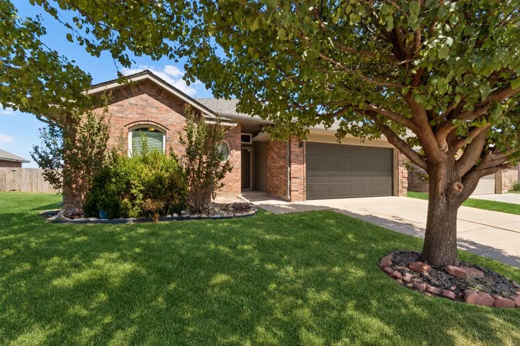 Photo 2 — 18220 Scarborough Drive, Edmond, OK 73012