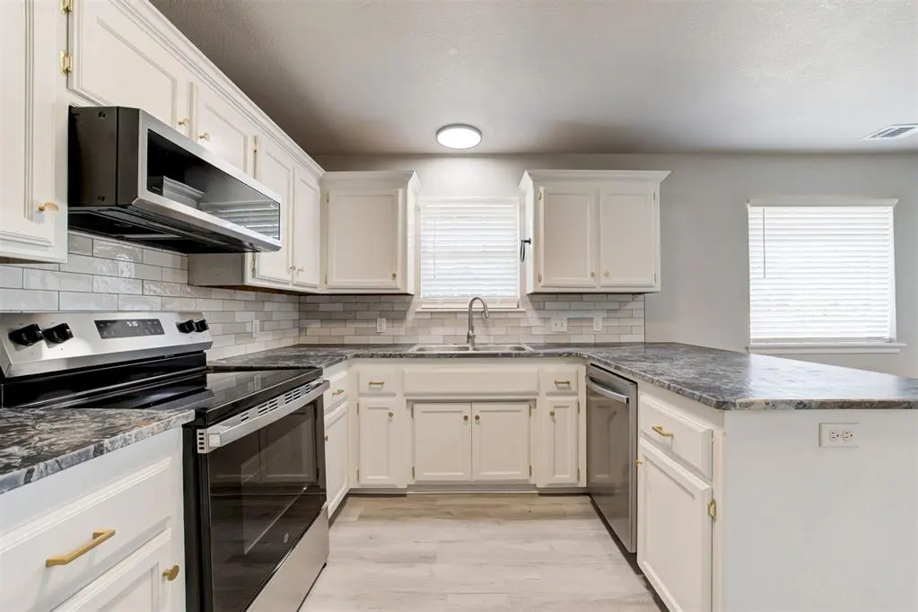 Photo 12 — 2371 Holden Lane, Blanchard, OK 73010