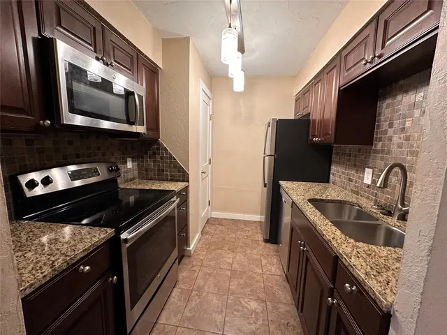 Photo 3 — 6028 NW Expressway Street A, Oklahoma City, OK 73132
