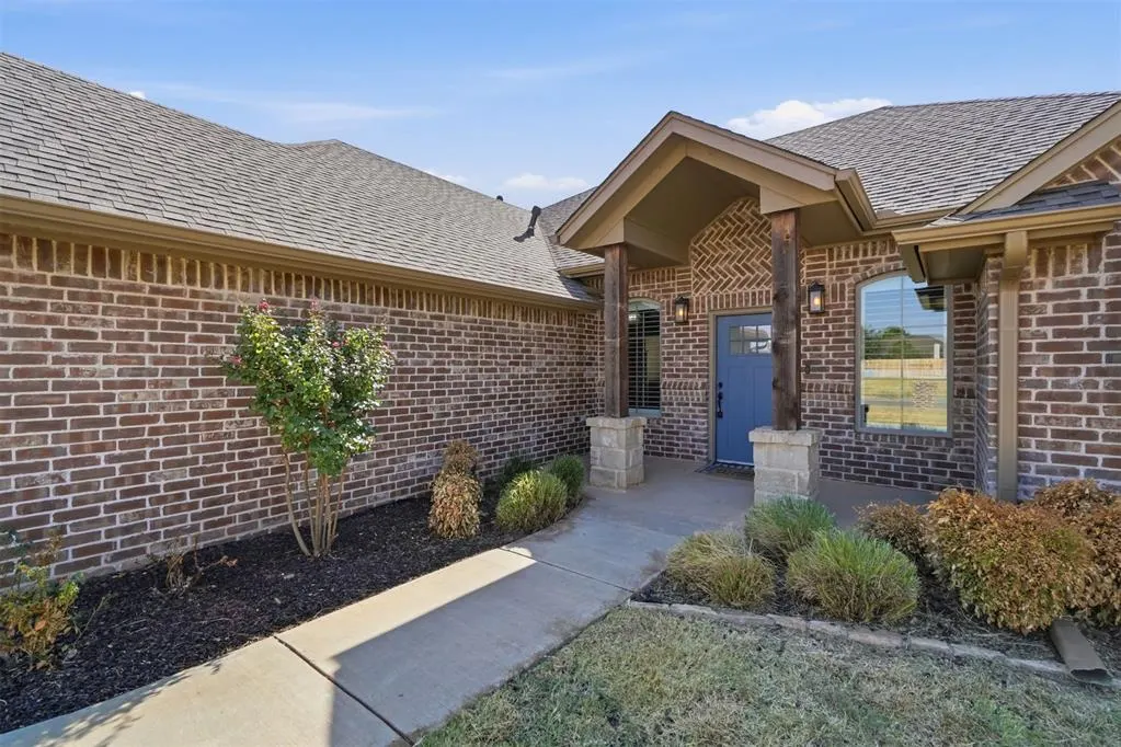 Photo 2 — 3613 Regal Drive, Altus, OK 73521
