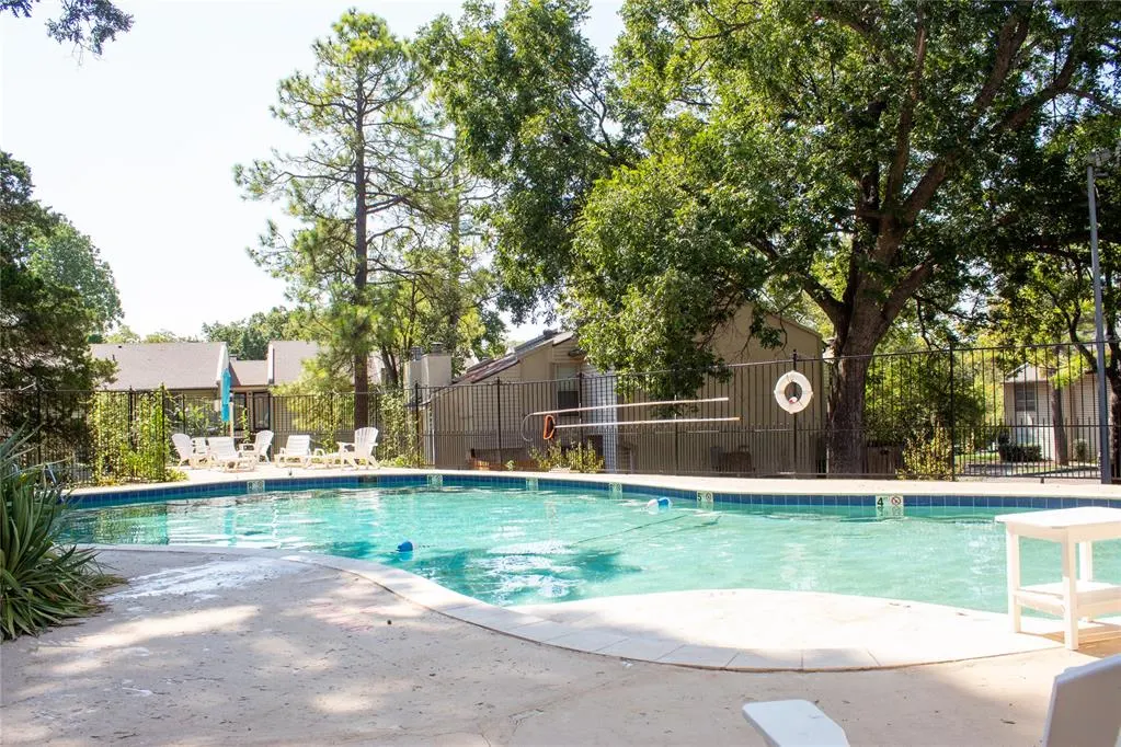 Photo 2 — 837 Cardinal Creek Boulevard, Norman, OK 73072
