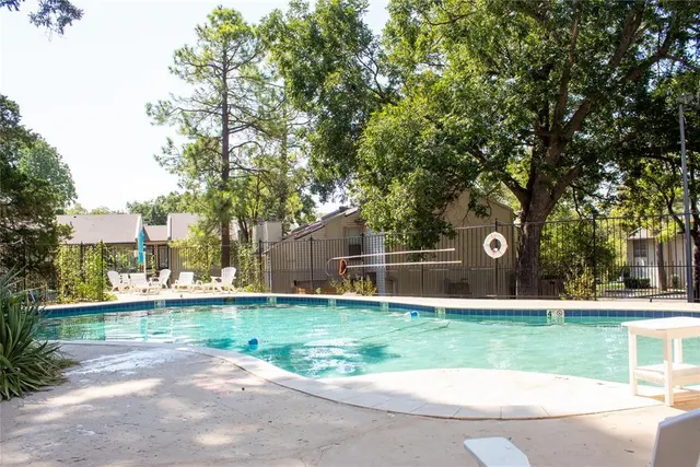 Photo 2 — 837 Cardinal Creek Boulevard, Norman, OK 73072
