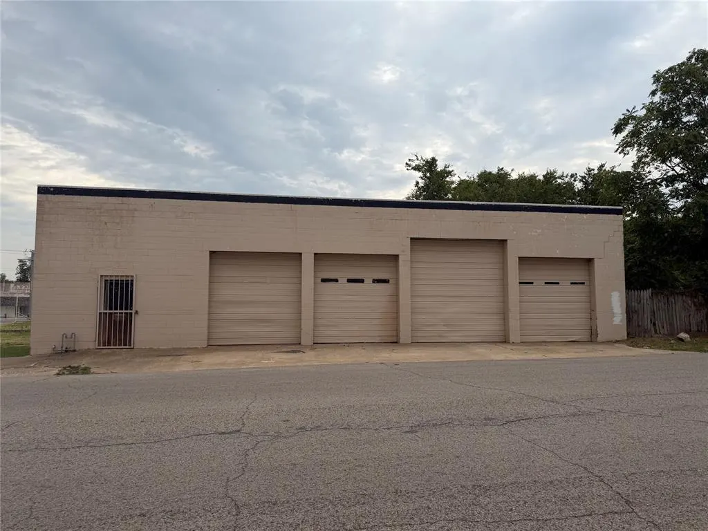 Front exterior — 601 E Main Street, Shawnee, OK 74801
