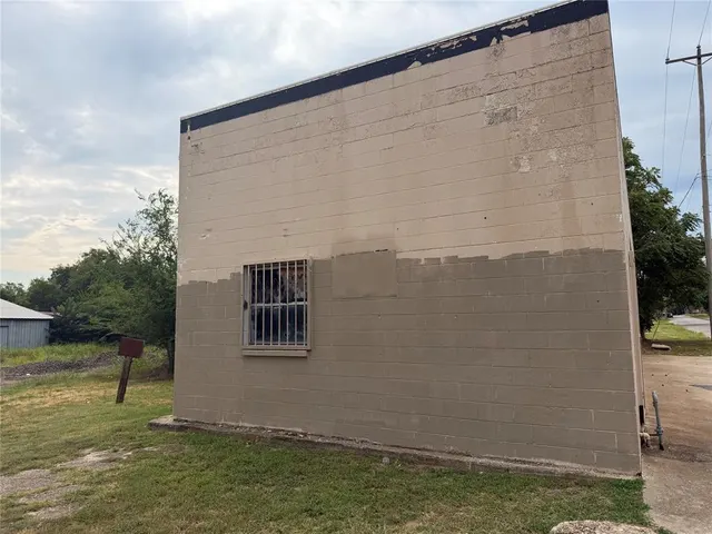 Photo 2 — 601 E Main Street, Shawnee, OK 74801