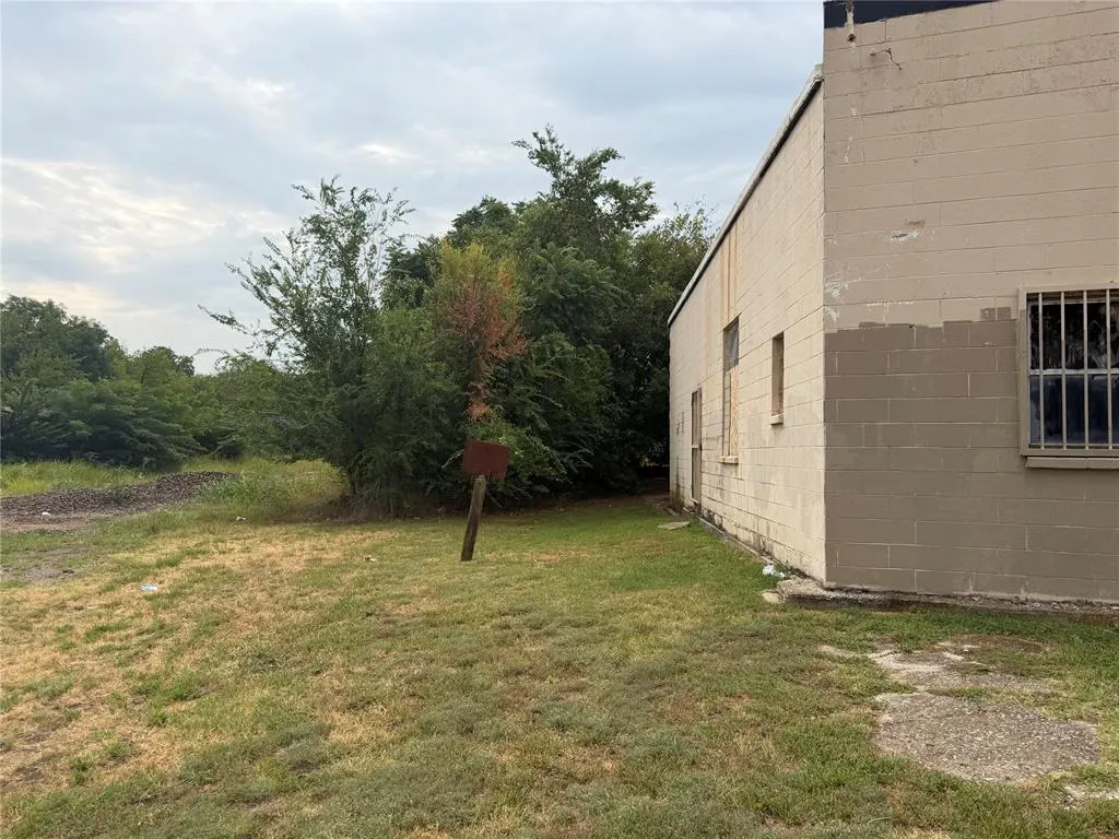 Photo 3 — 601 E Main Street, Shawnee, OK 74801