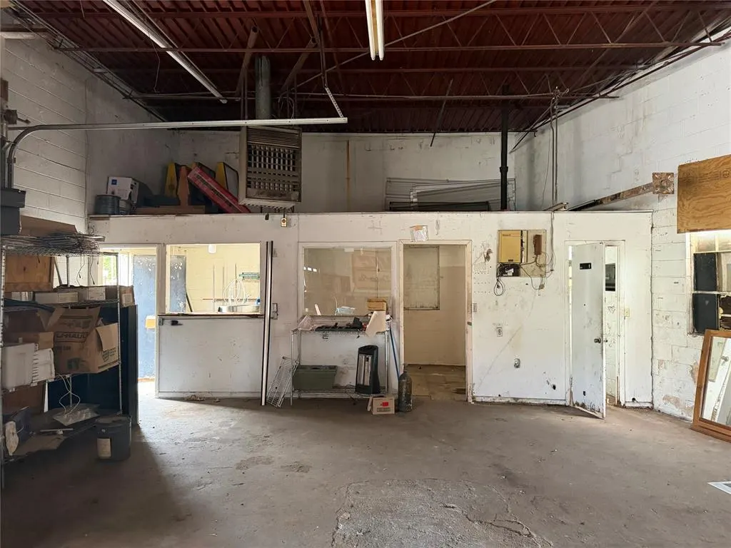 Photo 4 — 601 E Main Street, Shawnee, OK 74801
