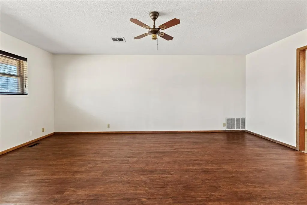 Photo 5 — 809 E Arlington Avenue, Weatherford, OK 73096