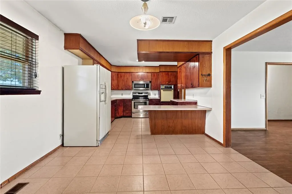 Photo 11 — 809 E Arlington Avenue, Weatherford, OK 73096