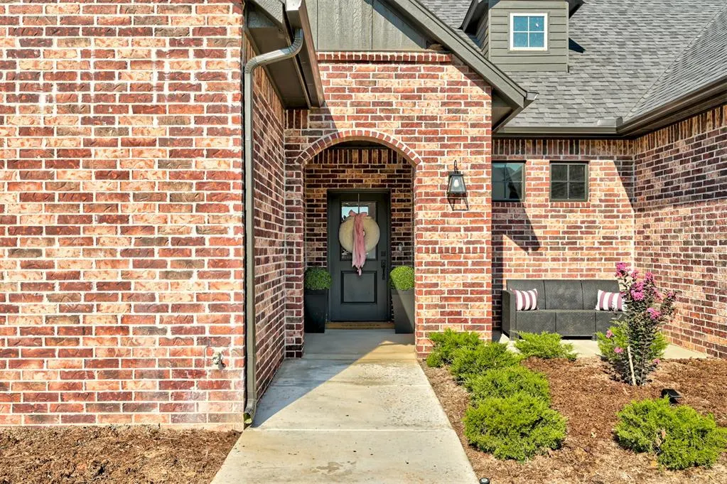 Front exterior — 8003 Goldfinch Drive, Guthrie, OK 73044