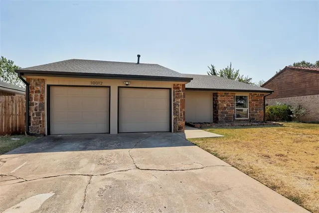 Photo 4 — 10012 S Fairview Drive, Oklahoma City, OK 73159