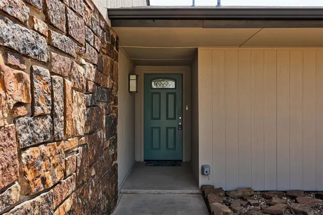 Photo 5 — 10012 S Fairview Drive, Oklahoma City, OK 73159