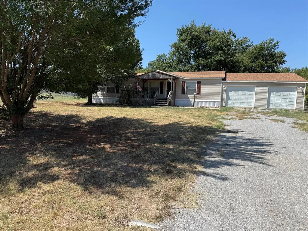 Front exterior — 102 Castle Rock Lane, Shawnee, OK 74804