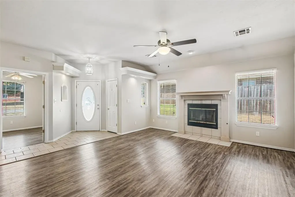 Photo 2 — 620 NW 21st Street, Moore, OK 73160