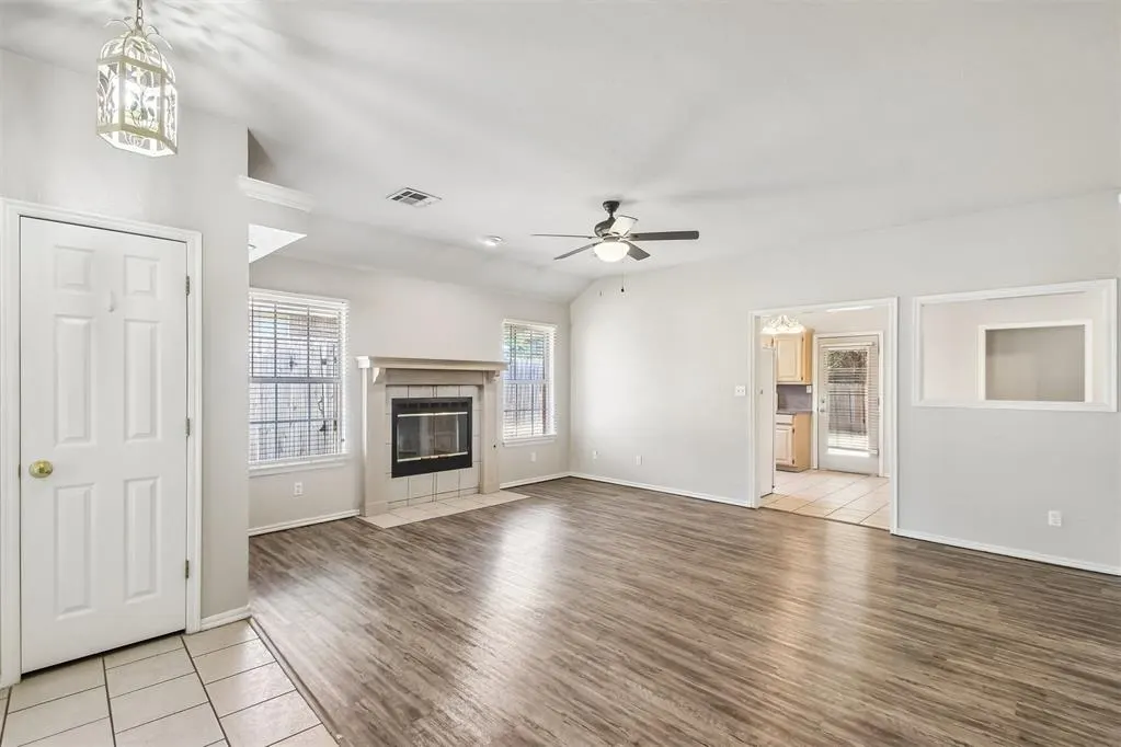 Photo 4 — 620 NW 21st Street, Moore, OK 73160