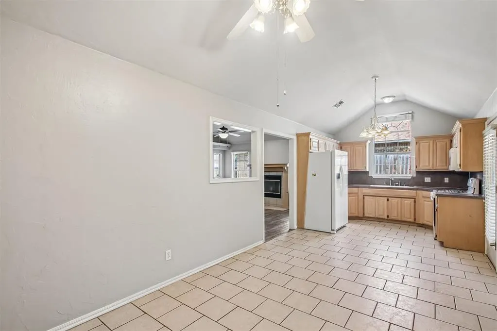 Photo 7 — 620 NW 21st Street, Moore, OK 73160