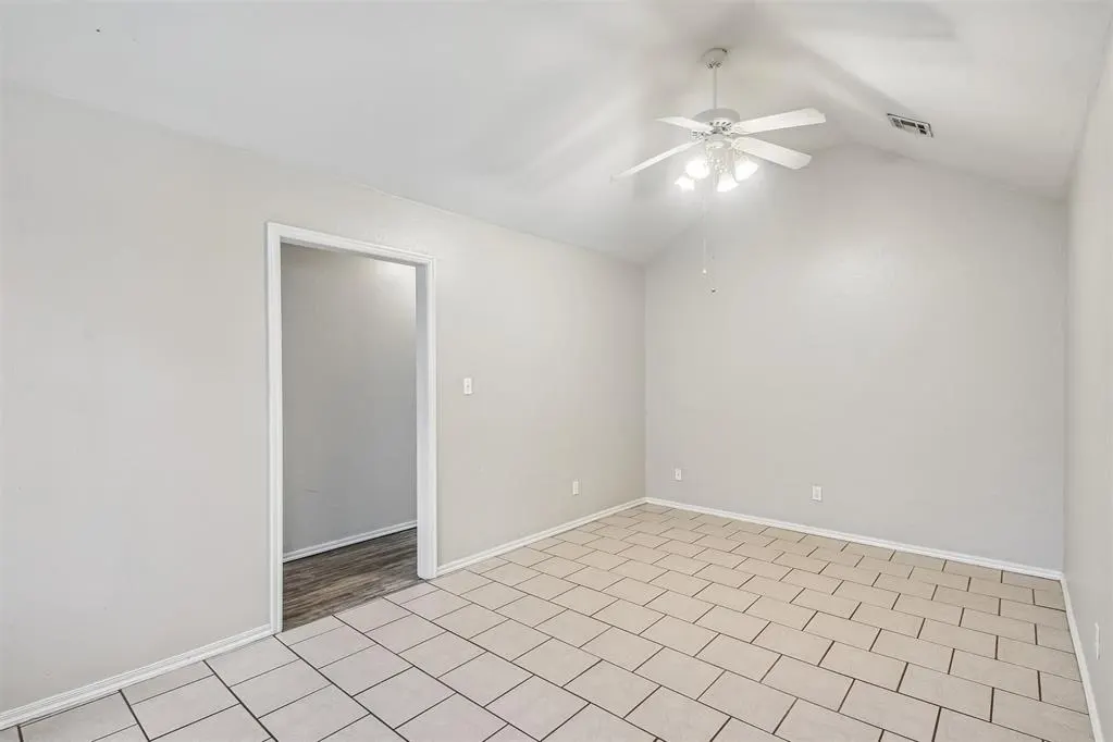 Photo 11 — 620 NW 21st Street, Moore, OK 73160
