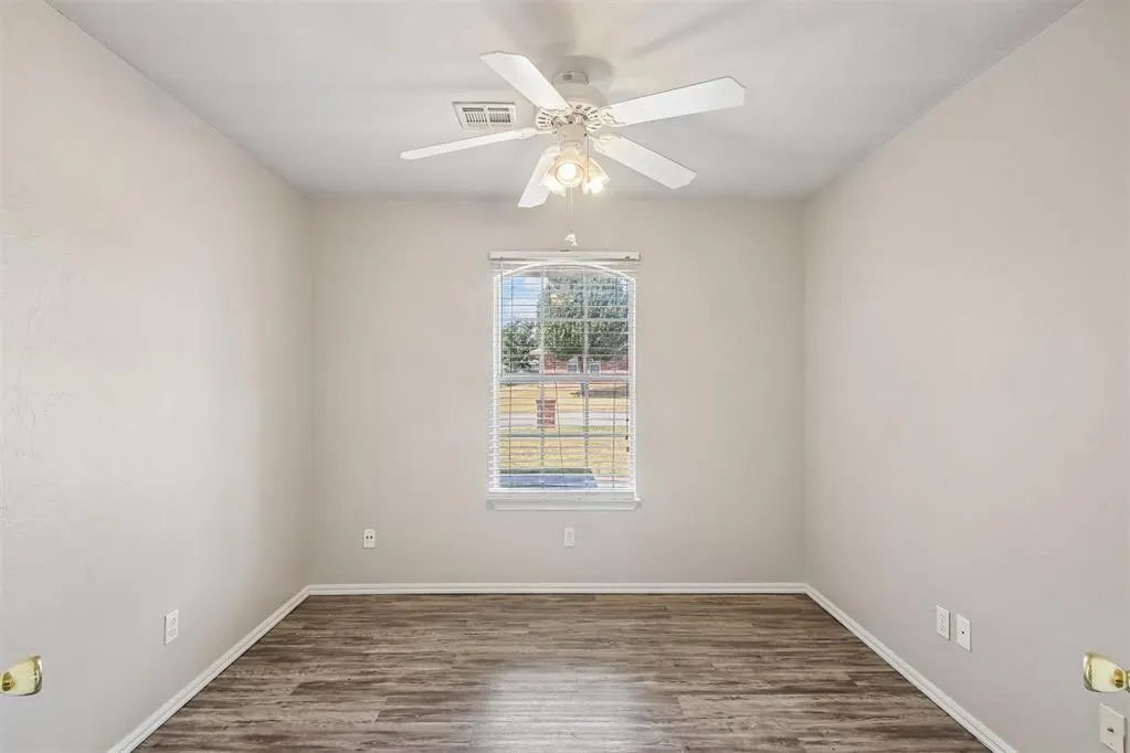 Photo 12 — 620 NW 21st Street, Moore, OK 73160