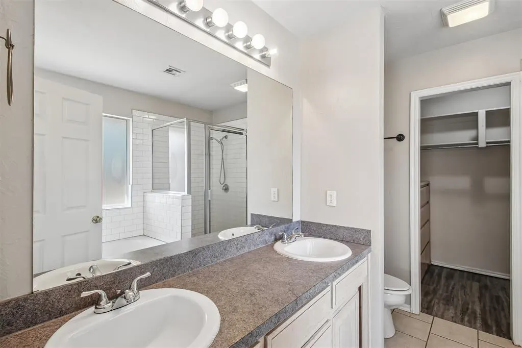 Photo 17 — 620 NW 21st Street, Moore, OK 73160