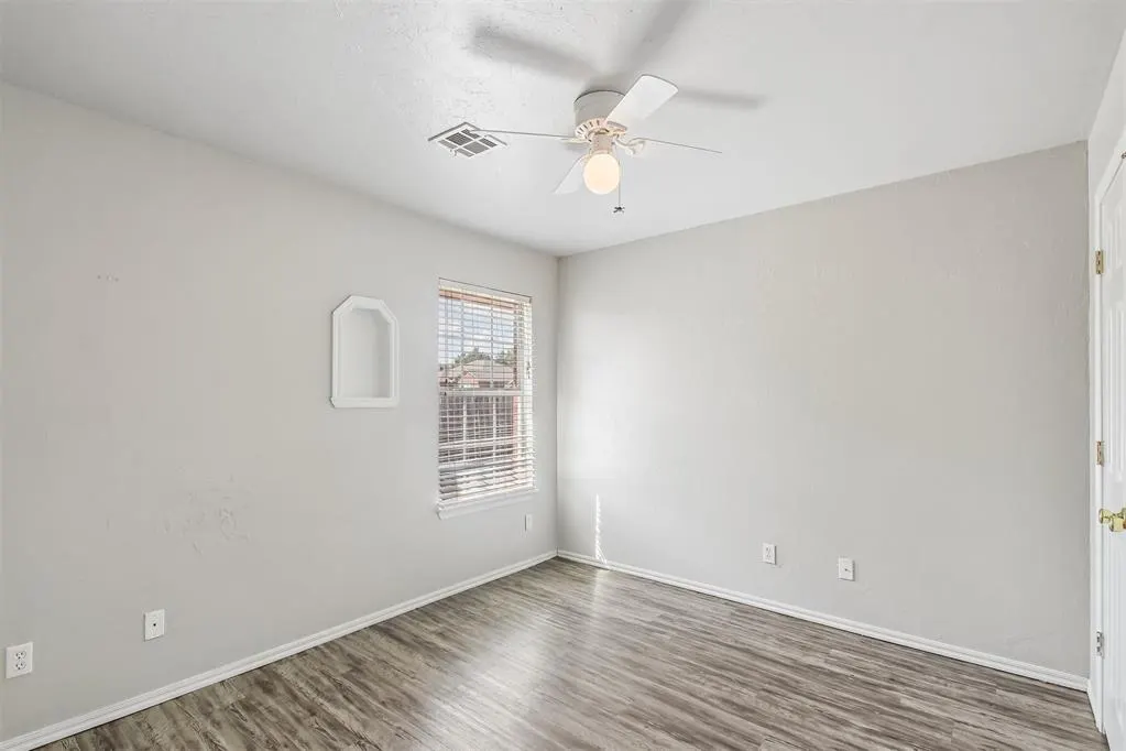 Photo 21 — 620 NW 21st Street, Moore, OK 73160