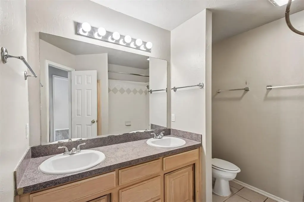 Photo 23 — 620 NW 21st Street, Moore, OK 73160