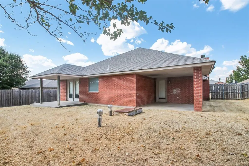 Photo 24 — 620 NW 21st Street, Moore, OK 73160
