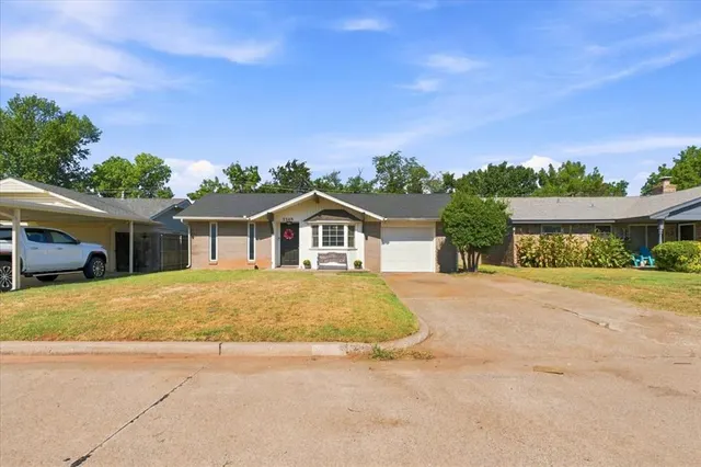 Photo 3 — 3309 Rolling Lane, Oklahoma City, OK 73110