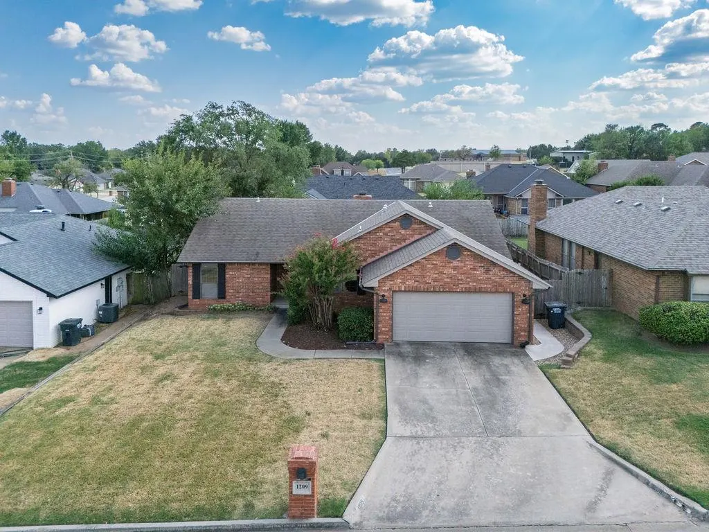 Photo 2 — 1209 Castle Creek Street, Shawnee, OK 74804