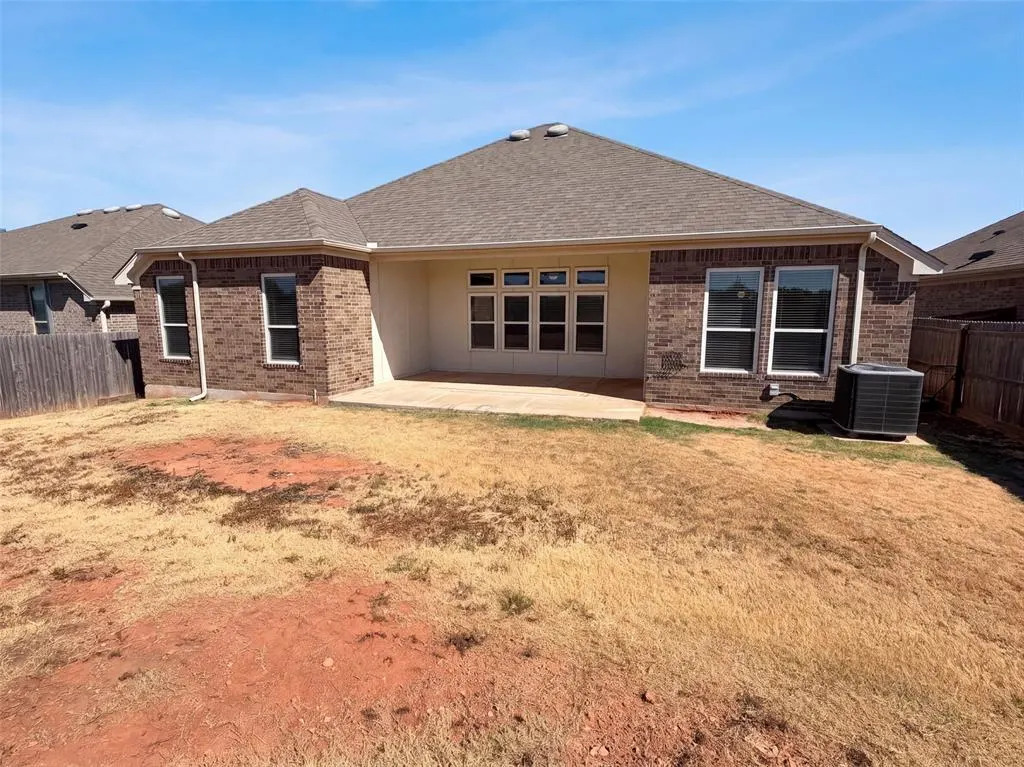 Photo 5 — 612 Carolyn Ridge Road, Norman, OK 73071