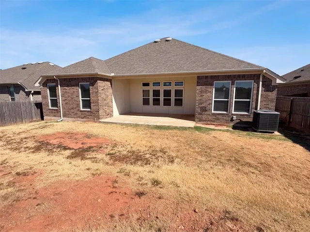 Photo 5 — 612 Carolyn Ridge Road, Norman, OK 73071