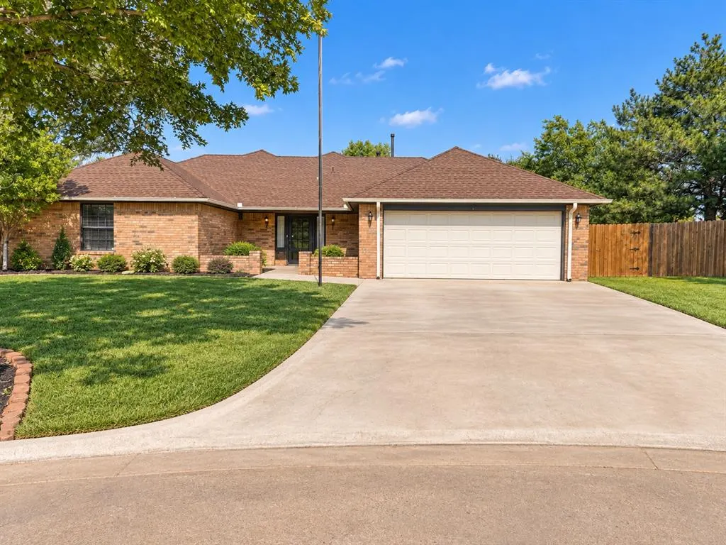 Front exterior — 2515 Thomas Circle, Clinton, OK 73601