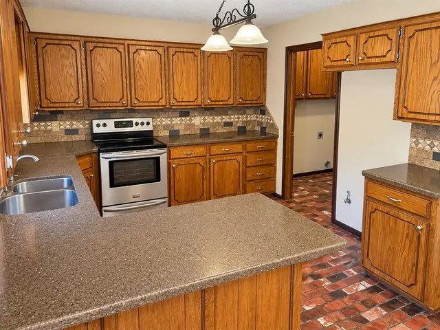 Photo 6 — 2515 Thomas Circle, Clinton, OK 73601