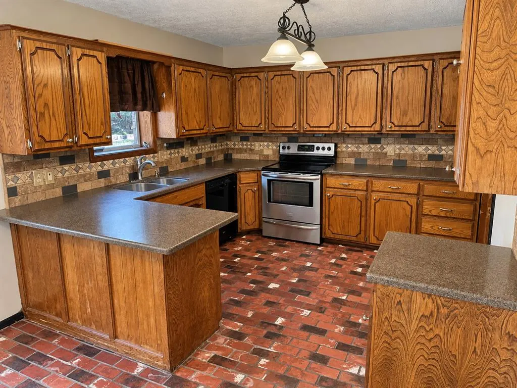 Photo 7 — 2515 Thomas Circle, Clinton, OK 73601