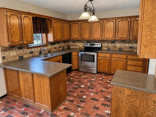 Photo 7 — 2515 Thomas Circle, Clinton, OK 73601