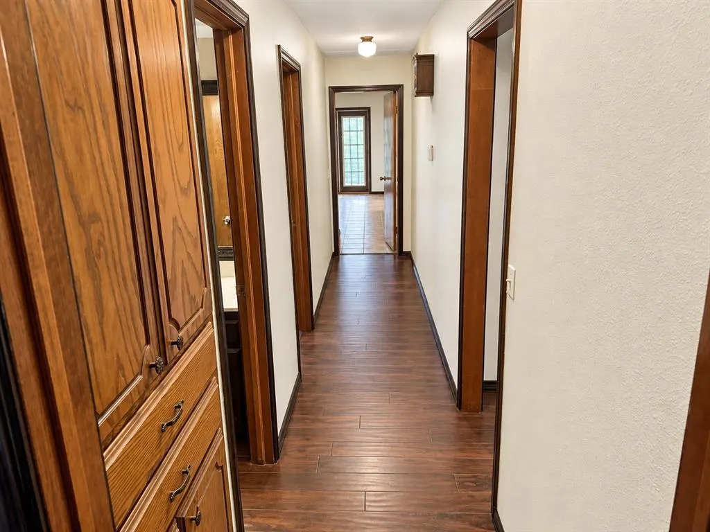 Photo 9 — 2515 Thomas Circle, Clinton, OK 73601