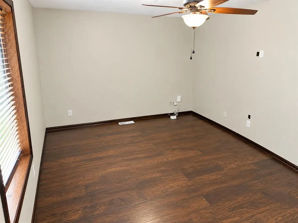 Photo 12 — 2515 Thomas Circle, Clinton, OK 73601