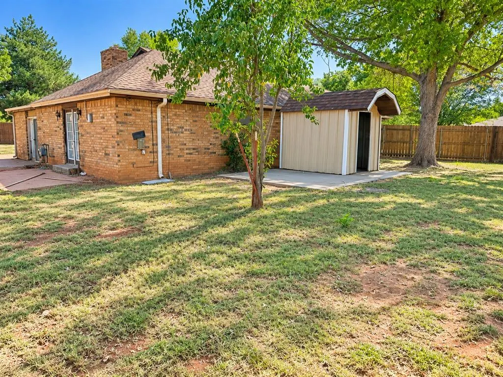 Photo 20 — 2515 Thomas Circle, Clinton, OK 73601