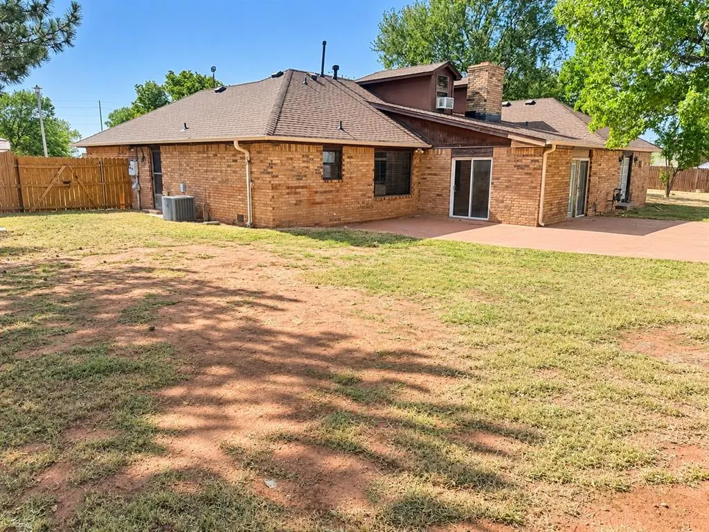 Photo 21 — 2515 Thomas Circle, Clinton, OK 73601