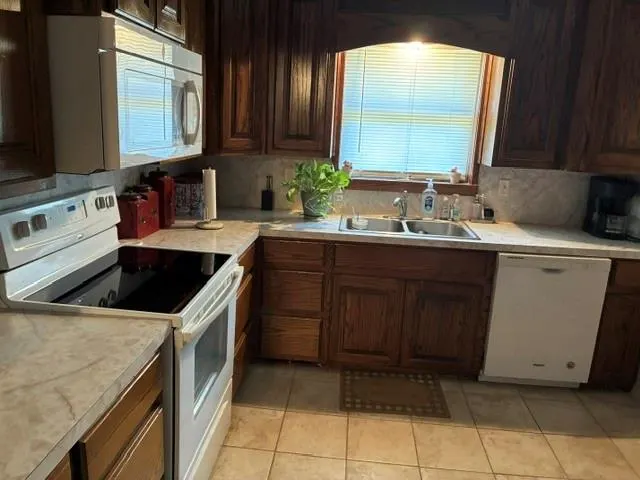 Photo 3 — 419 Olive Boulevard, Lindsay, OK 73052