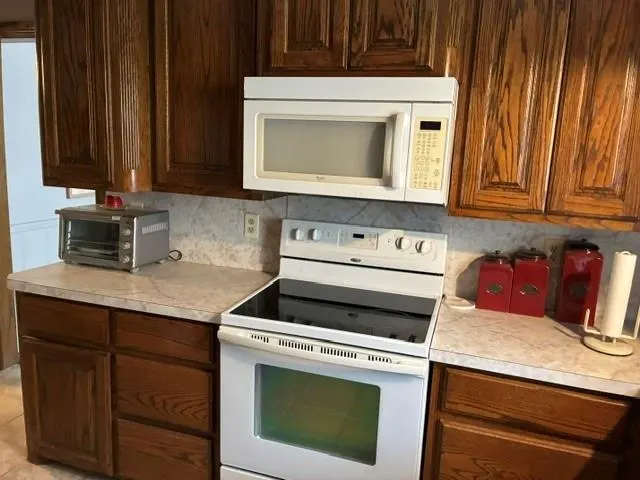 Photo 4 — 419 Olive Boulevard, Lindsay, OK 73052