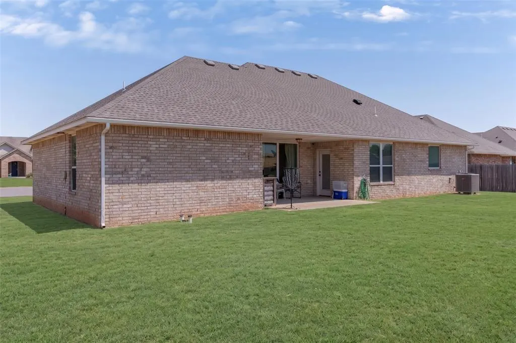 Photo 34 — 11216 SW 42nd Court, Mustang, OK 73064
